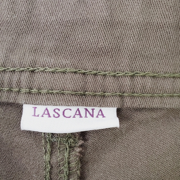 Lascana Shorts Pleat Front - Picture 3 of 9